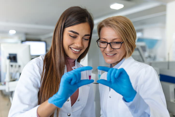 A budding female medical lab technician taking our medical lab technician course