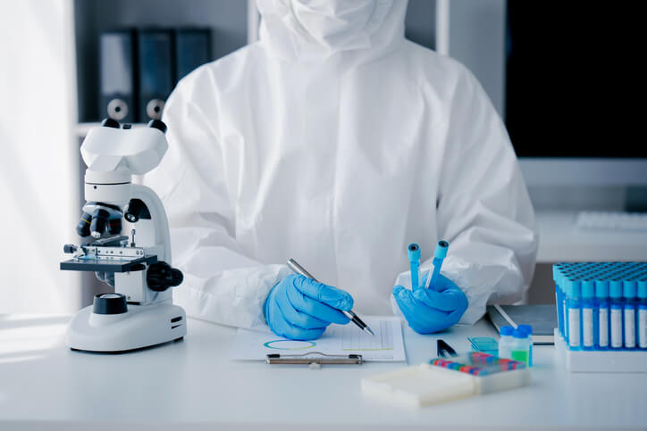 Medical lab technicians holding samples in our medical lab technician course