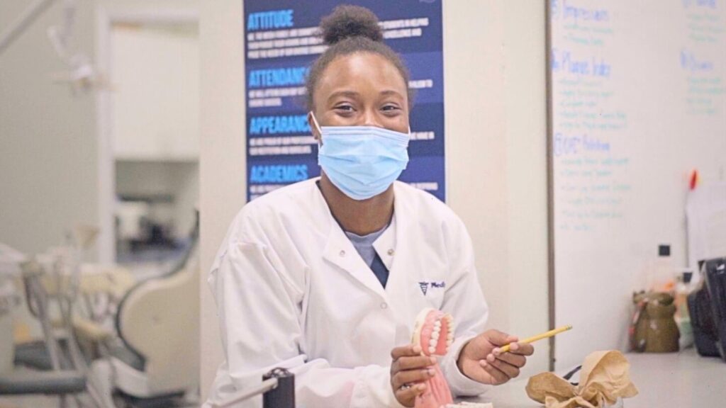 Top 5 Qualities of a Good Dental Assistant